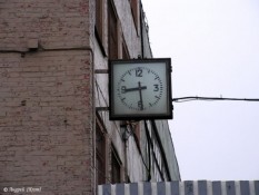 Богданова 2007  Часы на стене завода Красный Аксай, прямо над проходной. 